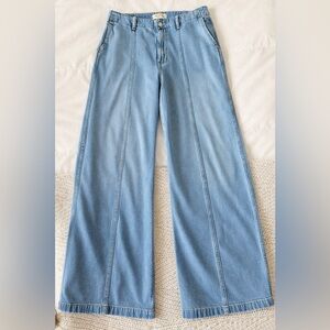 Madewell Wide-Sweep Trousers Jeans: Airy
Size 27 waist, wide leg.